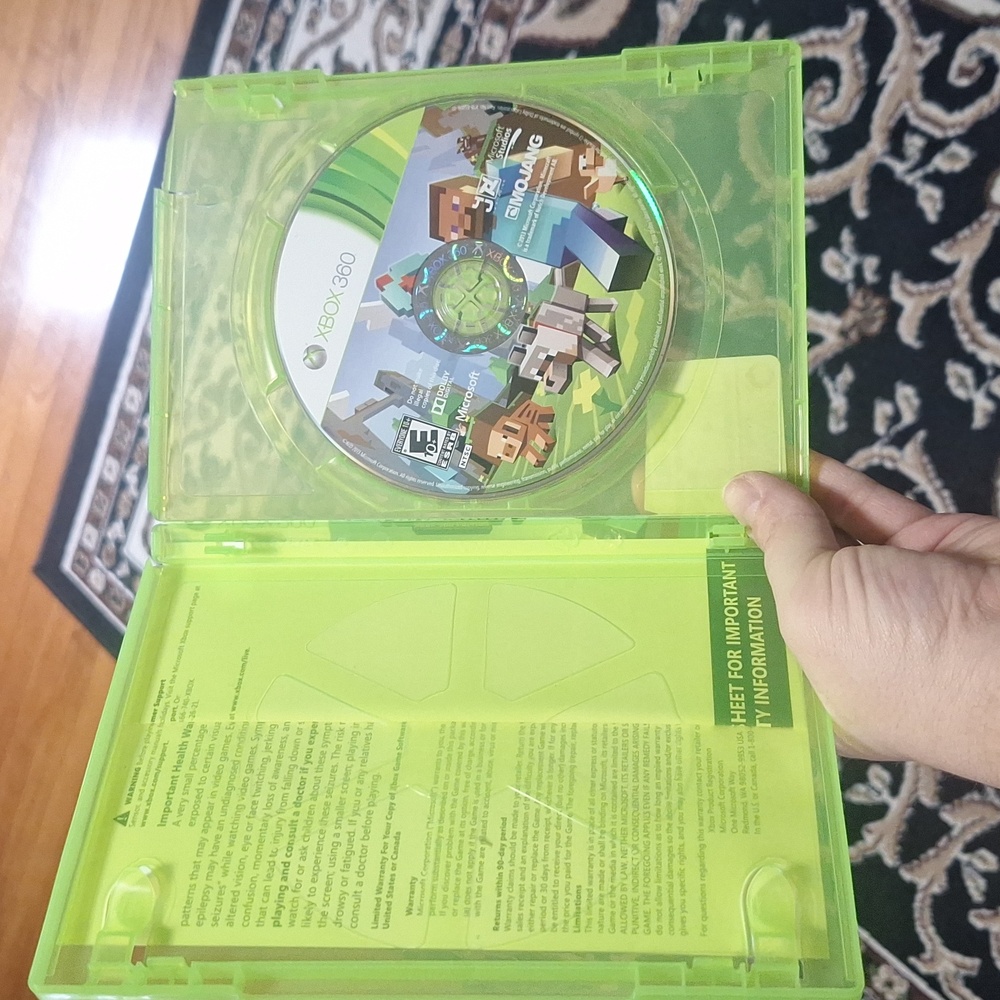 XBOX 360 Minecraft Edition - Picture 2 of 3